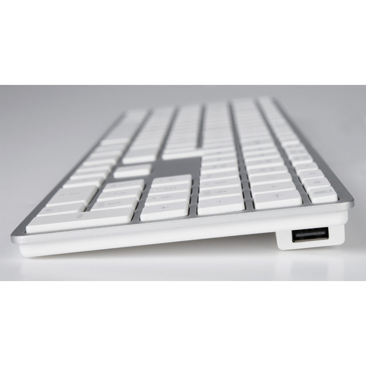 LMP KB-3421_CH_si - USB Keyboard Windows KB-3421 with Number Pad (Swiss-French) Layout, Silver