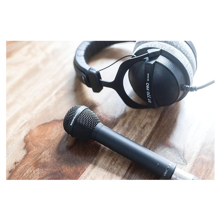 Beyerdynamic M 88 - Dynamic Microphone for Brass, Vocals and More