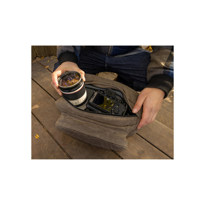 Tiffen SLINGBAG-RUGGEDWEAR-BR - Domke Sling Bag (RuggedWear Brown, 6L)