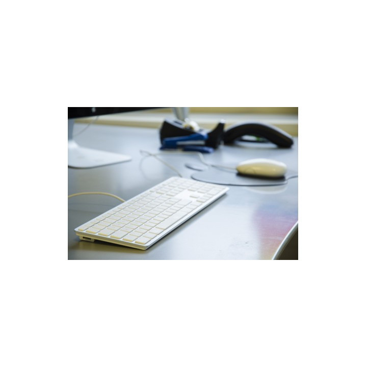 LMP LMP KB CH si - USB Keyboard KB-1243 with Numeric Keypad, 110 Keys