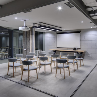 Kimex 042-3417 - Motorized Projection Screen 2.80x1.58m 16: 9